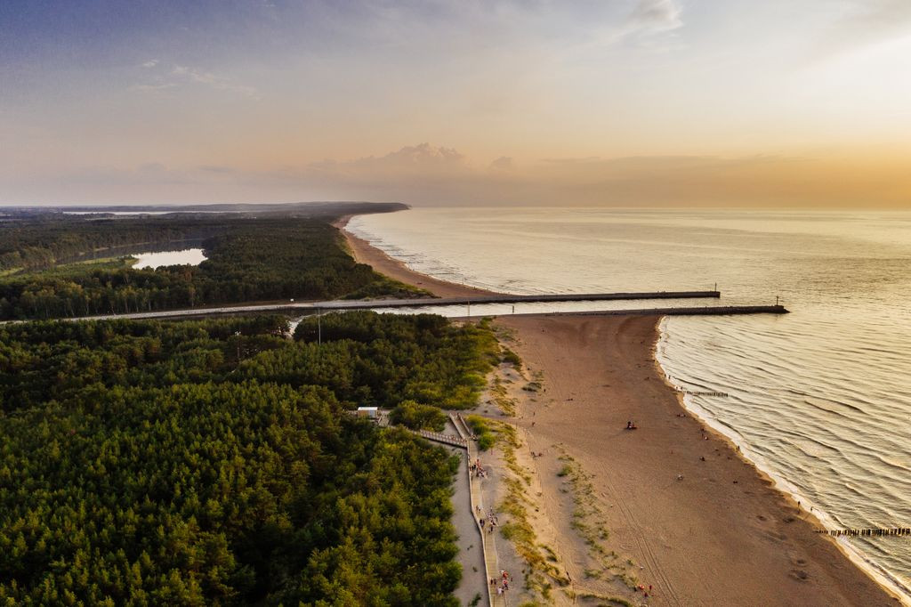 5 powodów, dla których restauracje przy plaży w Dziwnówku są warte uwagi