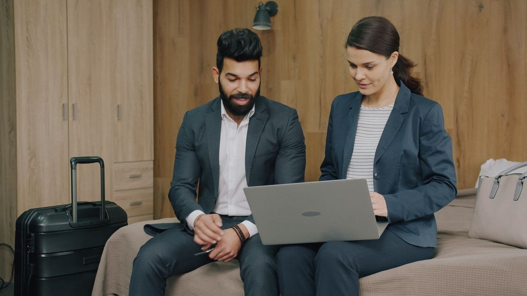 Jak zaplanować program firmowego wyjazdu nad morze?