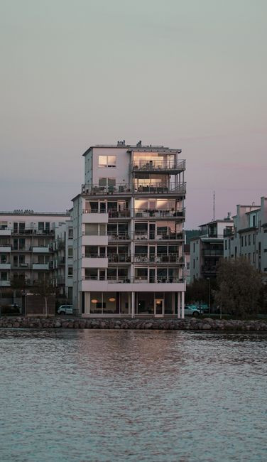 Noclegi przy plaży w Dziwnowie i Dziwnówku – jak znaleźć najlepsze miejsce na wypoczynek?