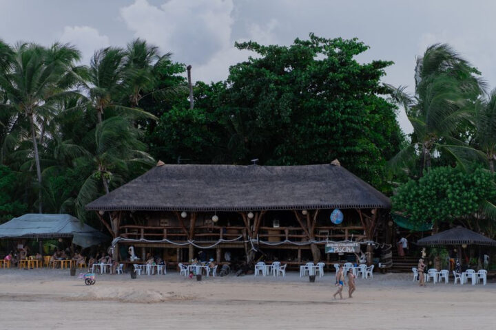 5 powodów, dla których warto odwiedzić restauracje przy plaży w Dziwnówku podczas wakacji nad Bałtykiem