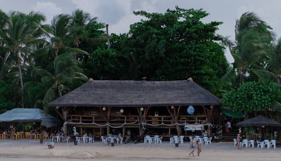 Restauracje przy plaży – Dziwnów i Dziwnówek: porównanie cen, menu i atmosfery