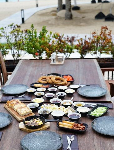 Wyżywienie nad Bałtykiem: domowe obiady czy restauracje?