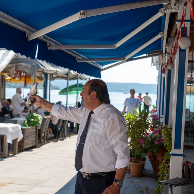 Restauracje w Dziwnowie i Dziwnówku – gdzie zjeść tradycyjne dania Bałtyku?